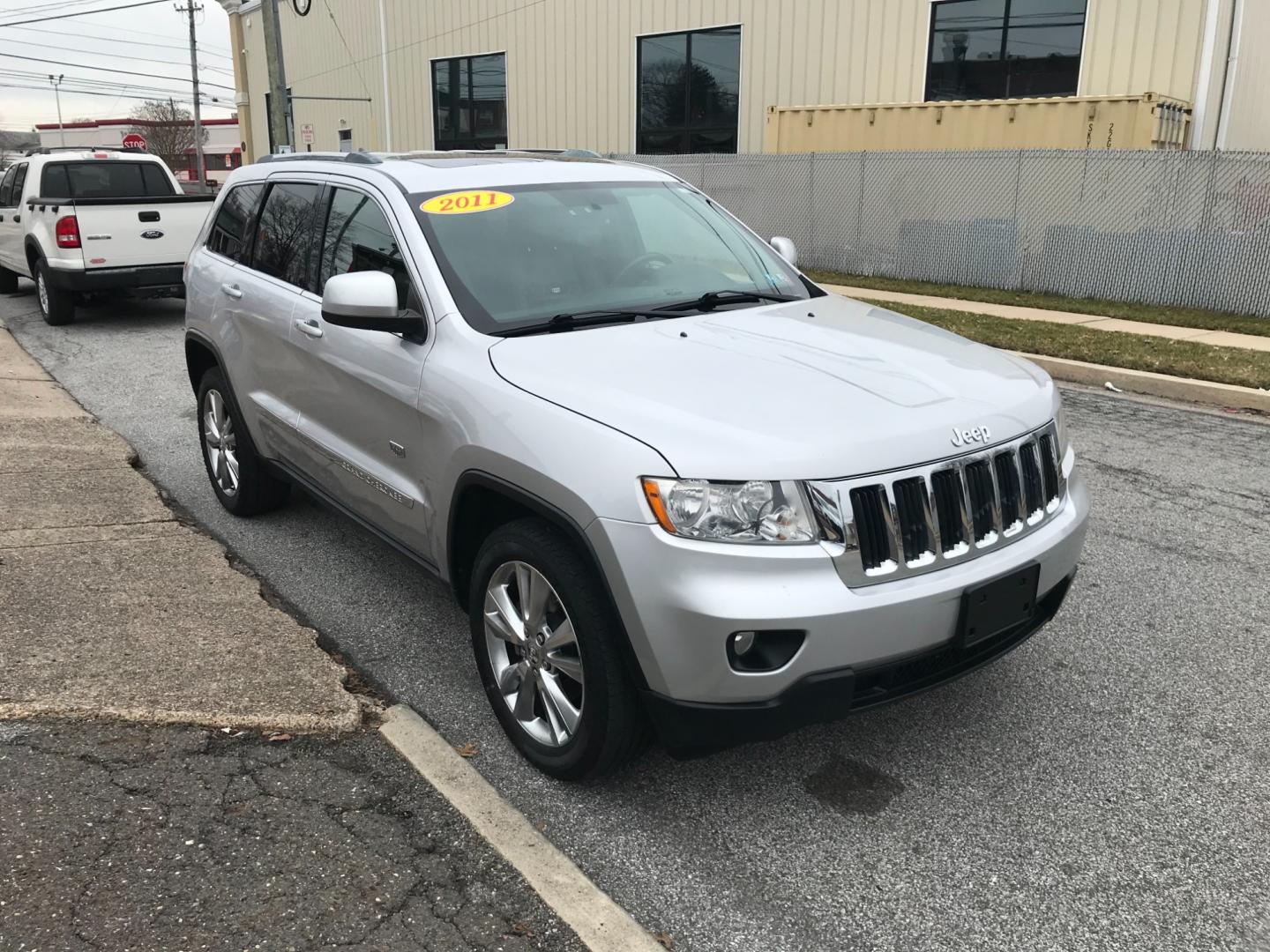 2011 Silver /Black Jeep Grand Cherokee Laredo (1J4RR4GTXBC) with an 5.7 Liter HEMI engine, Automatic transmission, located at 577 Chester Pike, Prospect Park, PA, 19076, (610) 237-1015, 39.886154, -75.302338 - Photo#3